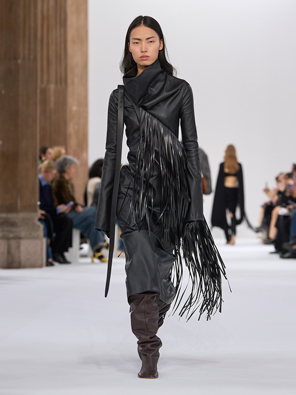 Sportmax ロングコート ホワイト FW24/25 Sportmax Fall/Winter 2025 Show: FW25 Reinvention and Evolution
